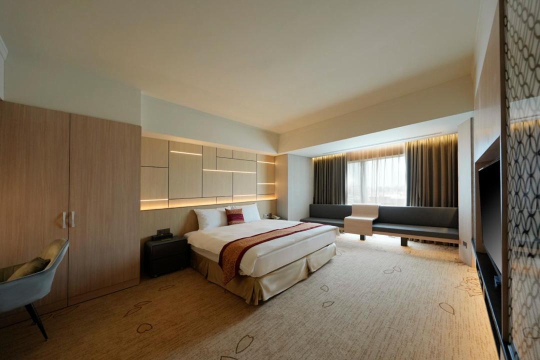 Evergreen Plaza Hotel - Tainan Extérieur photo
