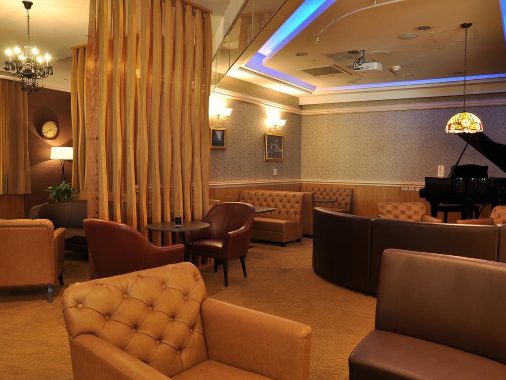Evergreen Plaza Hotel - Tainan Extérieur photo The lounge at the airport