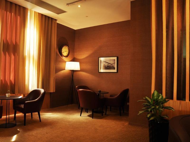 Evergreen Plaza Hotel - Tainan Extérieur photo The lounge at the airport