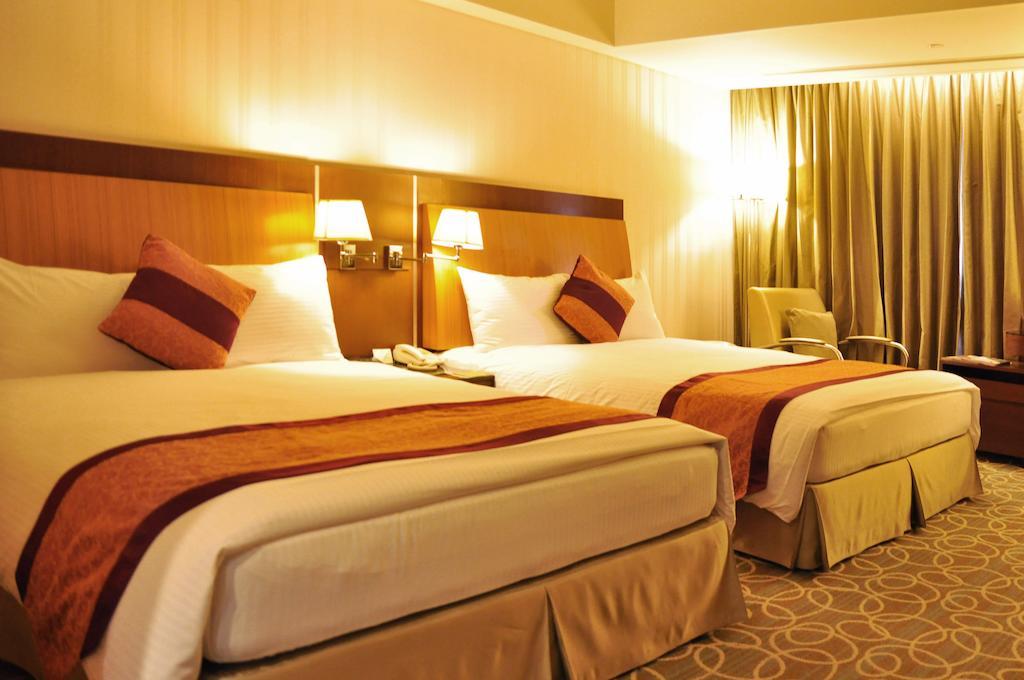 Evergreen Plaza Hotel - Tainan Chambre photo A room at the hotel