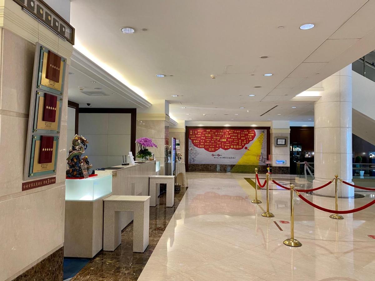 Evergreen Plaza Hotel - Tainan Extérieur photo Lobby