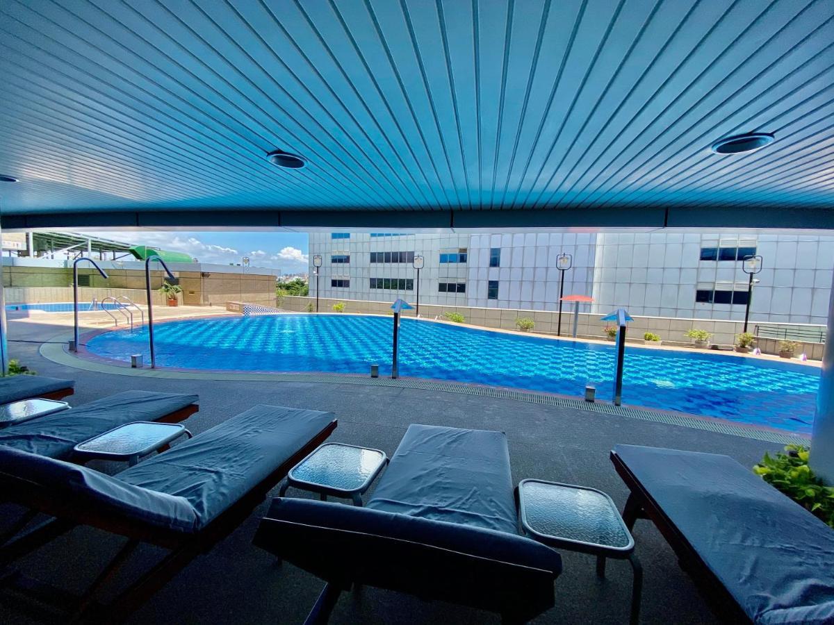 Evergreen Plaza Hotel - Tainan Extérieur photo Swimming pool at the University of the Sunshine Coast