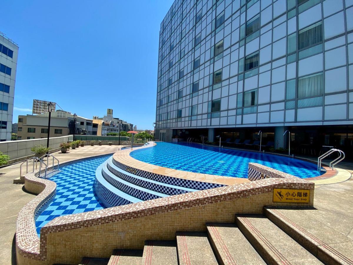 Evergreen Plaza Hotel - Tainan Extérieur photo Swimming pool