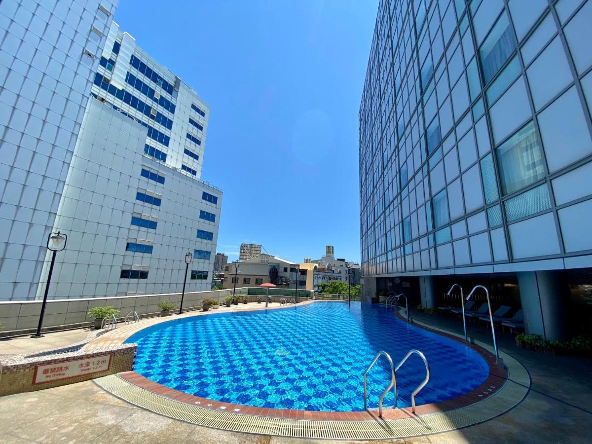 Evergreen Plaza Hotel - Tainan Extérieur photo The pool at the hotel