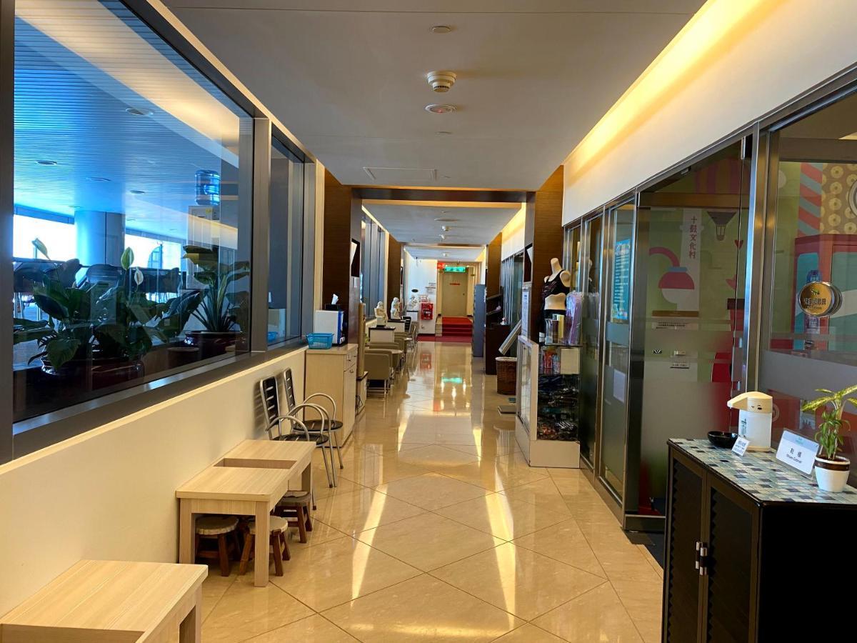 Evergreen Plaza Hotel - Tainan Extérieur photo The interior of the lounge
