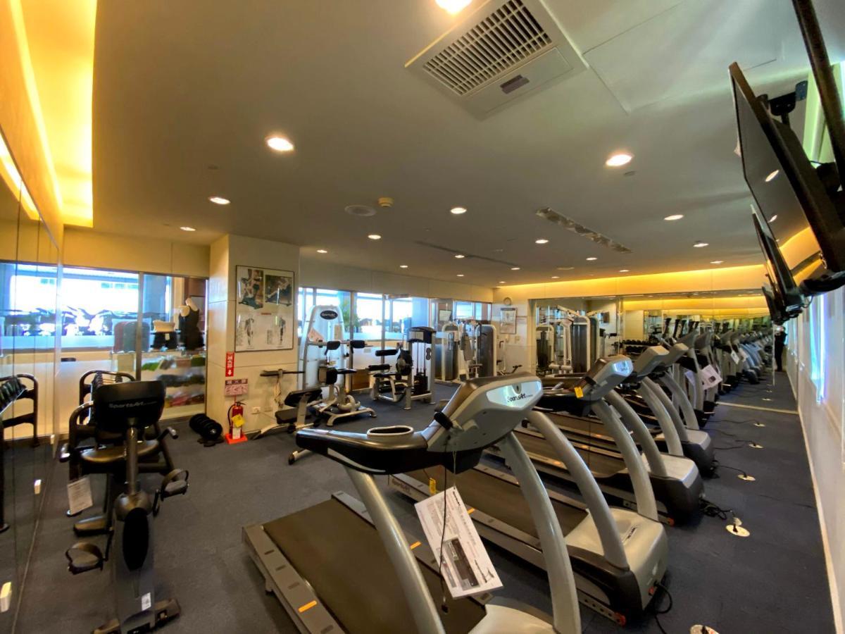 Evergreen Plaza Hotel - Tainan Extérieur photo The gym at the hotel